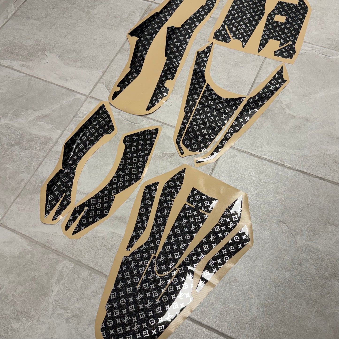 LV patern Ultrabee Decals kit