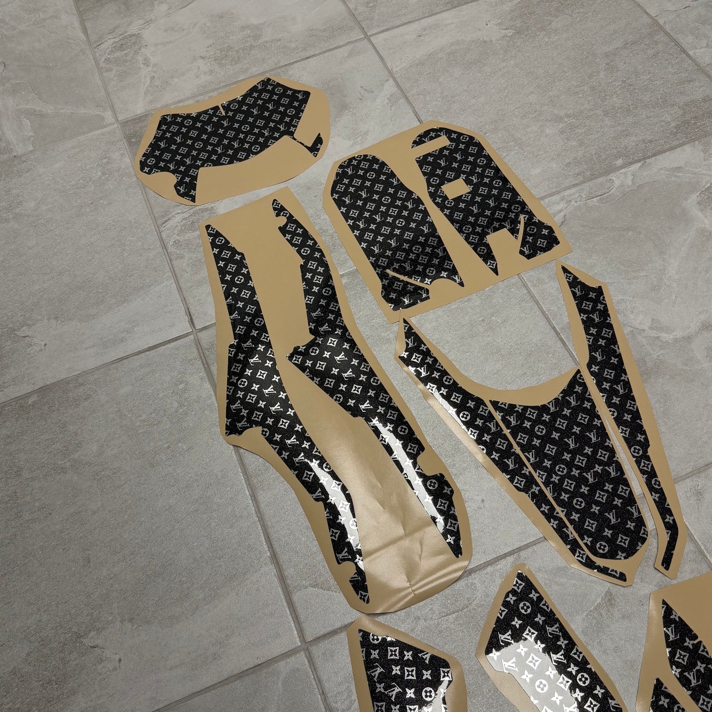 LV patern Ultrabee Decals kit
